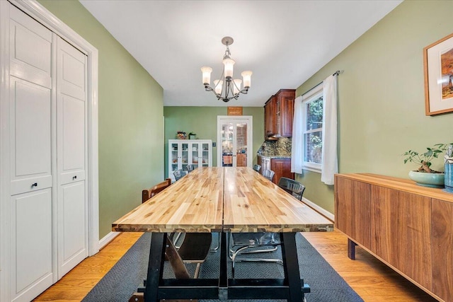 2702 Yellow Mountain Rd SE, Roanoke, VA 24014 - dining room with light wood finished floors and a chandelier