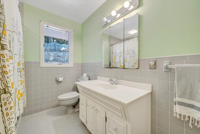 2702 Yellow Mountain Rd SE, Roanoke, VA 24014 - full bath with tile walls, wainscoting, vanity, tile patterned flooring, and curtained shower