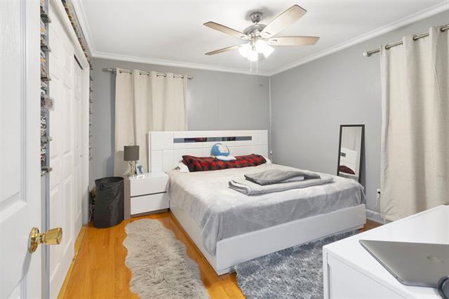3325 Fleetwood Ave SW, Roanoke, VA 24015 - bedroom featuring ornamental molding, light wood-style floors, a ceiling fan, and a closet