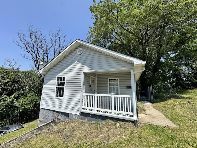 120 10 1/2 St SE, Roanoke, VA 24013 - view of front of home featuring covered porch and a front yard