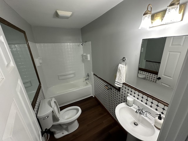 120 10 1/2 St SE, Roanoke, VA 24013 - bathroom with wood finished floors and  shower combination
