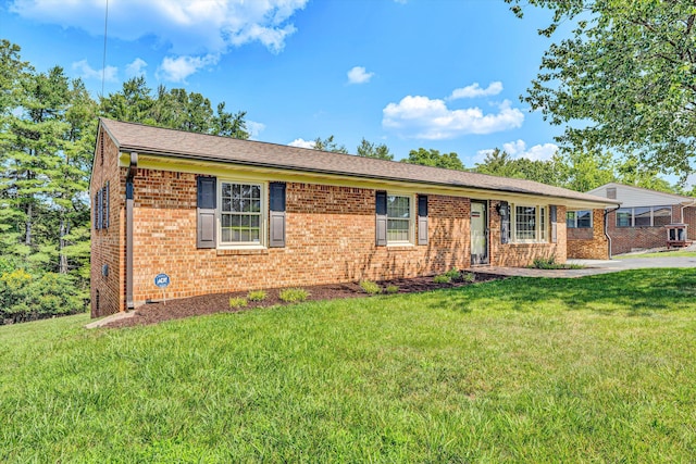 716 Arcadia Cir, Vinton, VA 24179 - single story home featuring brick siding and a front yard