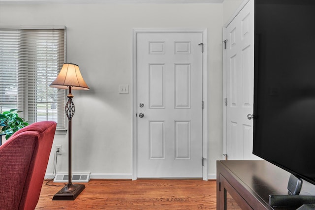 716 Arcadia Cir, Vinton, VA 24179 - entrance foyer featuring wood finished floors and baseboards