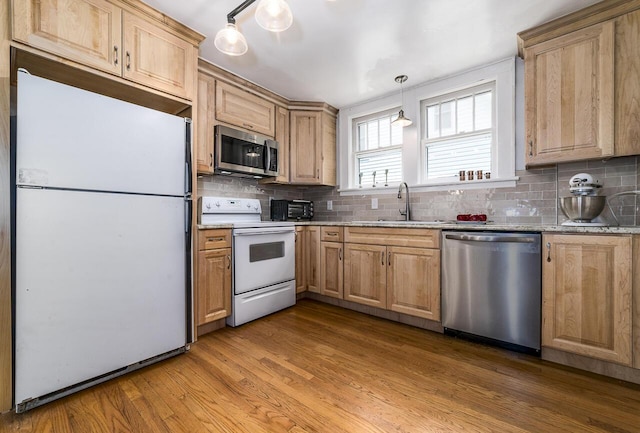 2506 Rosalind Ave SW, Roanoke, VA 24014 - kitchen with stainless steel appliances, tasteful backsplash, light wood finished floors, and light brown cabinets