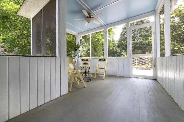 2506 Rosalind Ave SW, Roanoke, VA 24014 - unfurnished sunroom with a ceiling fan