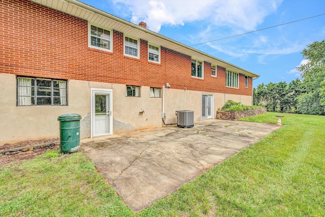 4362 Fontaine Cir, Roanoke, VA 24018 - back of property with a lawn, a patio area, and stucco siding