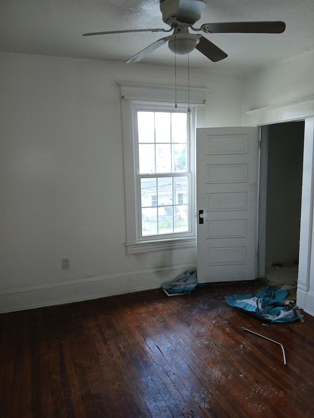 918 Dale Ave SE, Roanoke, VA 24013 - foyer entrance with hardwood / wood-style floors and a ceiling fan