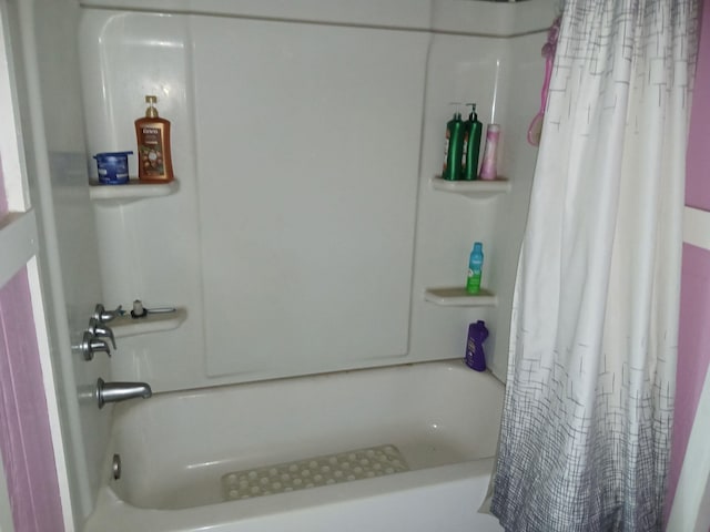 918 Dale Ave SE, Roanoke, VA 24013 - full bathroom featuring shower / tub combo