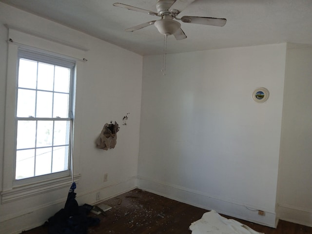 918 Dale Ave SE, Roanoke, VA 24013 - empty room featuring baseboards and a ceiling fan