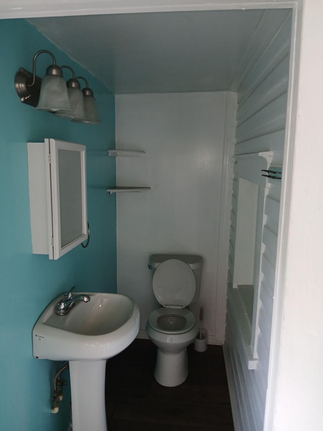 918 Dale Ave SE, Roanoke, VA 24013 - bathroom with toilet