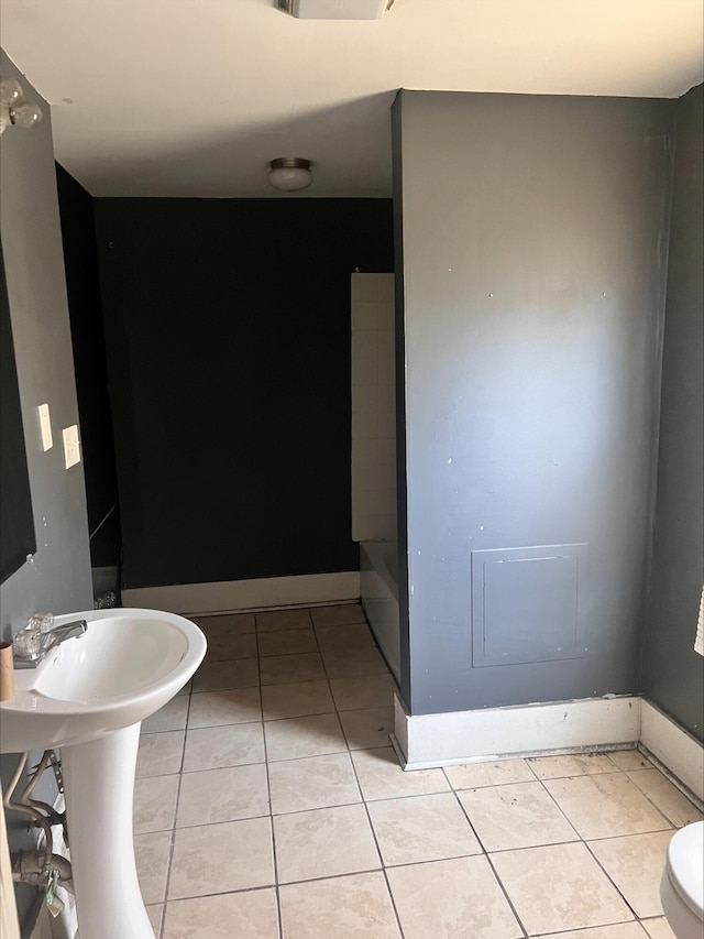 906 5th St SE, Roanoke, VA 24013 - bathroom featuring tile patterned flooring and toilet