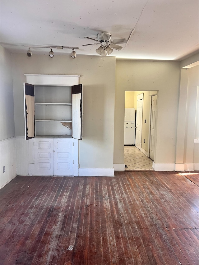 906 5th St SE, Roanoke, VA 24013 - spare room with a ceiling fan, hardwood / wood-style flooring, and track lighting