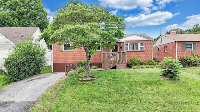 618 Gladies St NW, Roanoke, VA 24017 - bungalow-style home featuring brick siding, a front lawn, and asphalt driveway
