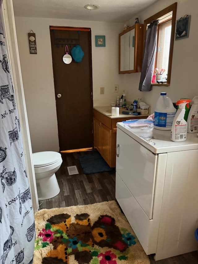 2612 Webster Rd, Roanoke, VA 24012 - laundry area featuring washer / clothes dryer and dark wood finished floors