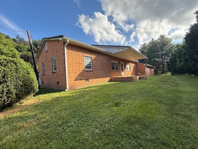 2612 Webster Rd, Roanoke, VA 24012 - back of property featuring crawl space, brick siding, and a lawn