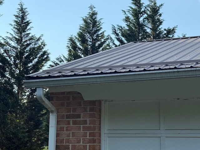 2612 Webster Rd, Roanoke, VA 24012 - exterior view of a metal roof
