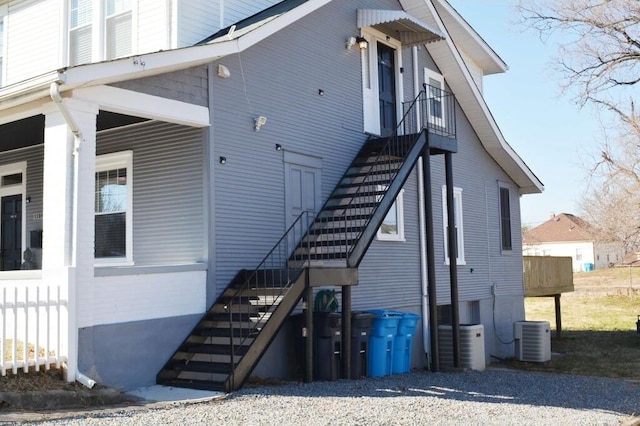 1138 Montrose Ave SE, Roanoke, VA 24013 - view of side of property with stairway