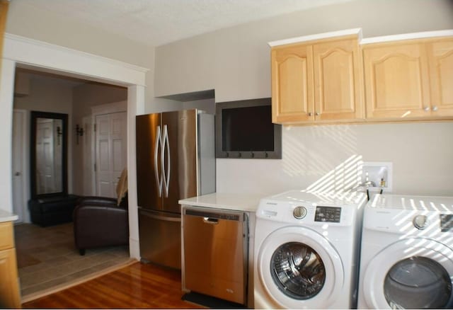 1138 Montrose Ave SE, Roanoke, VA 24013 - laundry room featuring washing machine and clothes dryer and dark wood finished floors