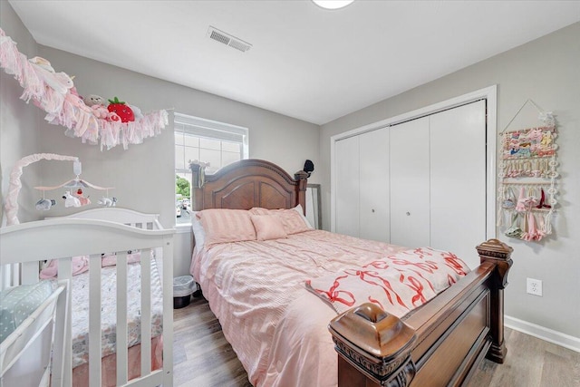 901 Samantha Cir, Roanoke, VA 24019 - bedroom with wood finished floors and a closet