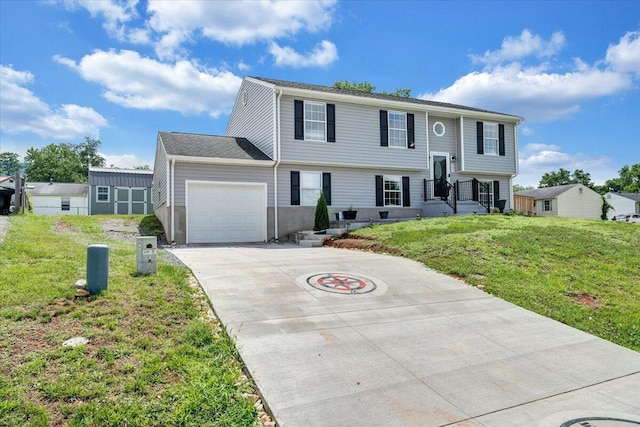 901 Samantha Cir, Roanoke, VA 24019 - raised ranch featuring an attached garage, a front lawn, and driveway