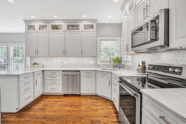 1258 Colby Dr, Forest, VA 24551 - kitchen featuring stainless steel appliances, healthy amount of natural light, a peninsula, white cabinetry, and recessed lighting