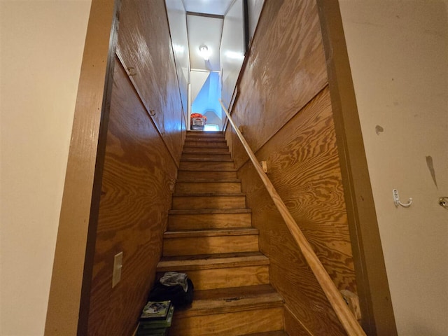 1213 Tazewell Ave SE, Roanoke, VA 24013 - view of staircase