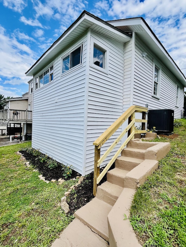 1138 Murray Ave SE, Roanoke, VA 24013 - view of side of property featuring a central air condition unit