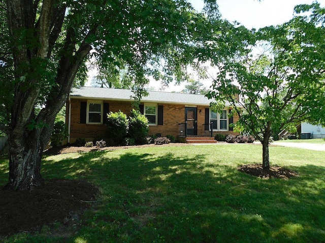 4230 Belford St SW, Roanoke, VA 24018 - ranch-style home featuring brick siding and a front lawn