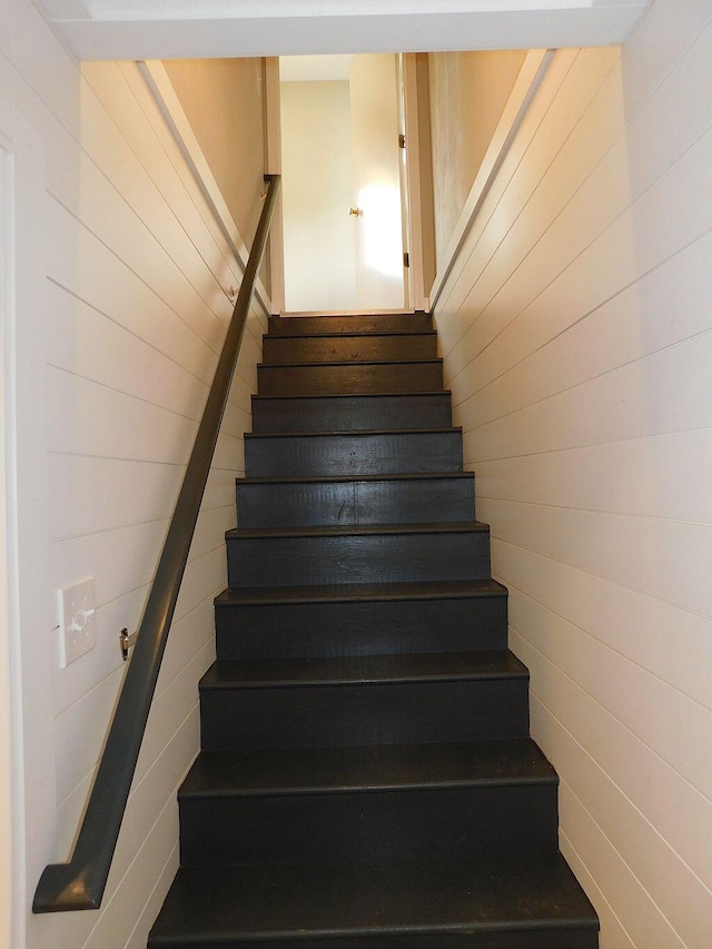 4230 Belford St SW, Roanoke, VA 24018 - view of staircase