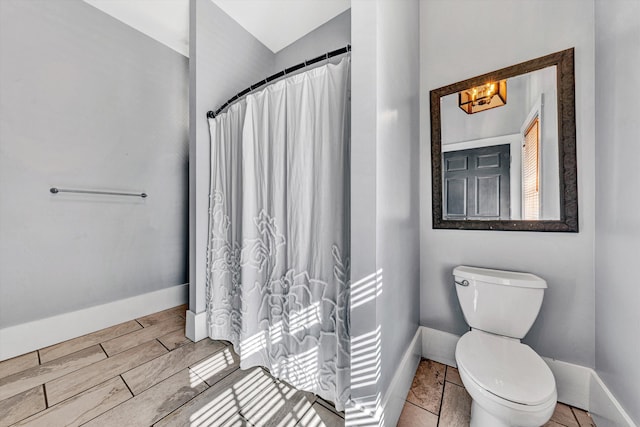 3150 Green Ridge Rd NW, Roanoke, VA 24019 - bathroom featuring a shower with curtain and wood finish floors