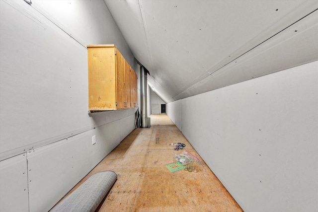 3150 Green Ridge Rd NW, Roanoke, VA 24019 - hallway featuring vaulted ceiling