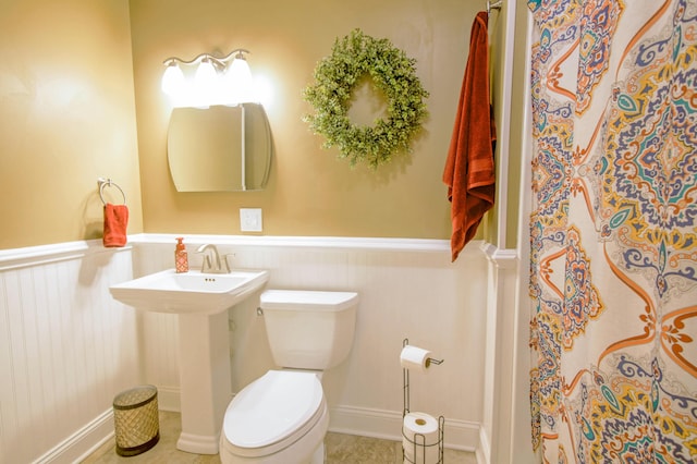 1266 Wills Way, Forest, VA 24551 - full bathroom featuring a wainscoted wall and curtained shower