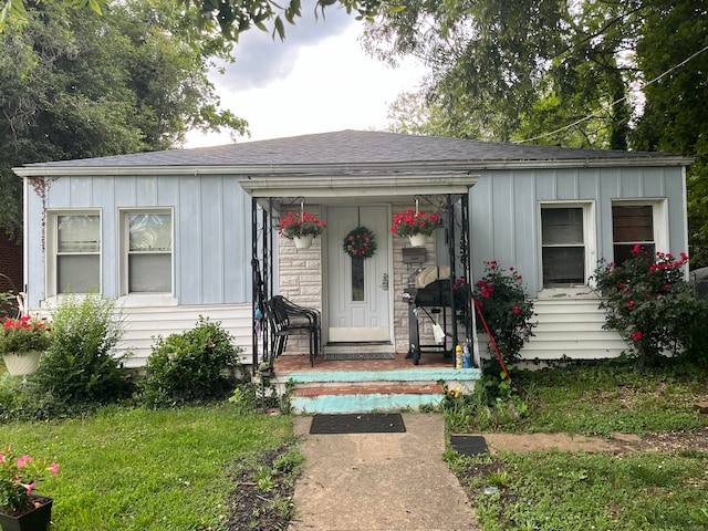 1556 Aspen St NW, Roanoke, VA 24017 - bungalow-style home featuring board and batten siding, covered porch, and a shingled roof