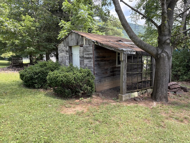 713 Rose Ave, Covington, VA 24426 - view of poultry coop with a lawn