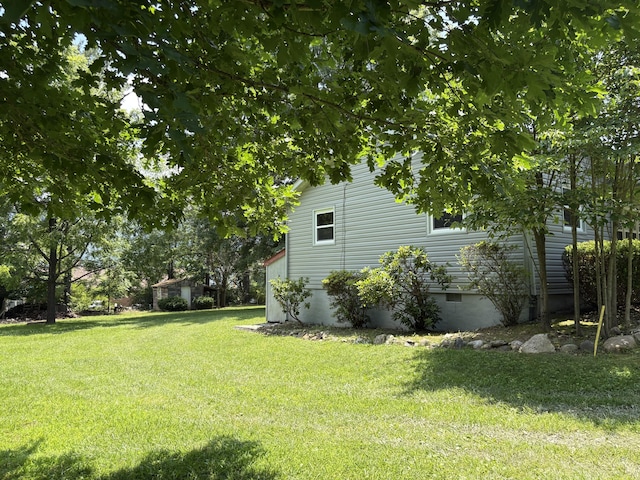 713 Rose Ave, Covington, VA 24426 - view of green lawn