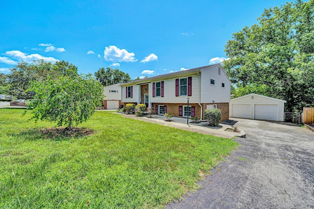 3716 Bower Rd, Roanoke, VA 24018 - bi-level home featuring a detached garage, an outbuilding, and brick siding