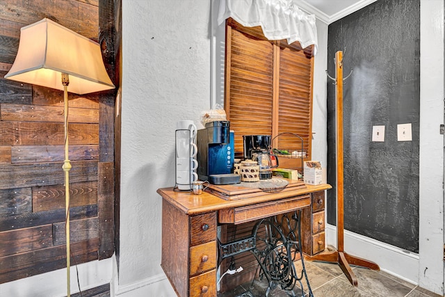 1521 Church Ave SE, Roanoke, VA 24013 - office featuring ornamental molding and a textured wall