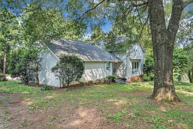 404 Robin Ridge Rd, Rocky Mount, VA 24151 - view of front of property featuring roof with shingles