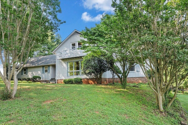 404 Robin Ridge Rd, Rocky Mount, VA 24151 - view of front facade with a front lawn, roof with shingles, and crawl space