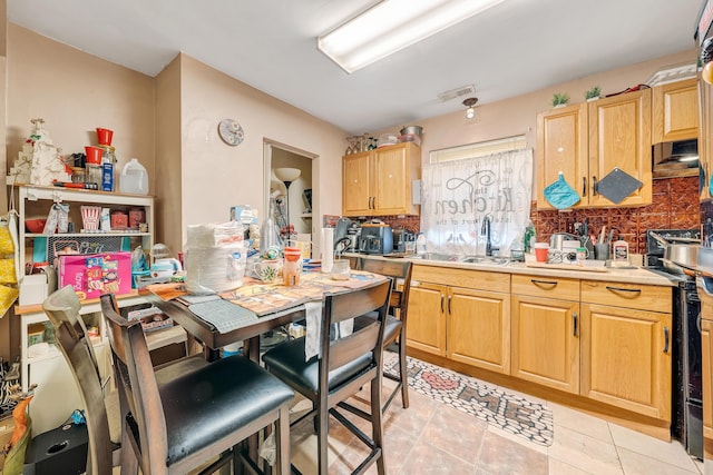 1406 Melrose Ave NW, Roanoke, VA 24017 - kitchen with tasteful backsplash, light countertops, and light brown cabinetry