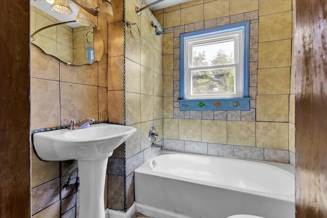 610 18th St SE, Roanoke, VA 24013 - bathroom featuring a sink