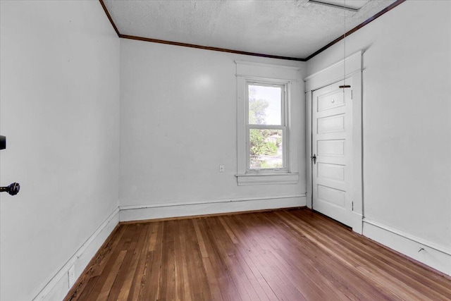 610 18th St SE, Roanoke, VA 24013 - unfurnished room featuring crown molding, wood-type flooring, and a textured ceiling