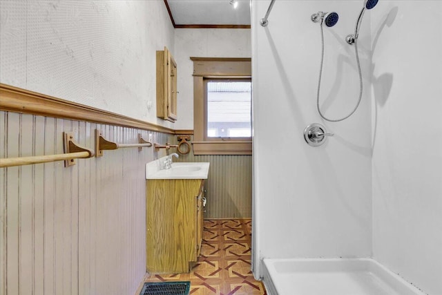 610 18th St SE, Roanoke, VA 24013 - full bathroom featuring vanity, a shower, and wainscoting