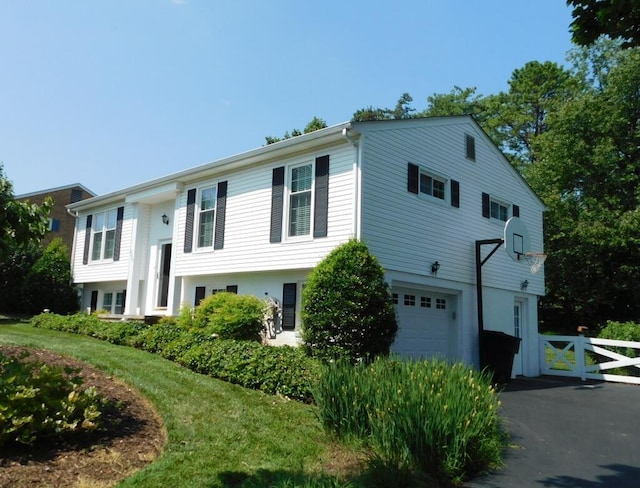 4029 Kentland Dr, Roanoke, VA 24018 - view of front of house featuring an attached garage and driveway