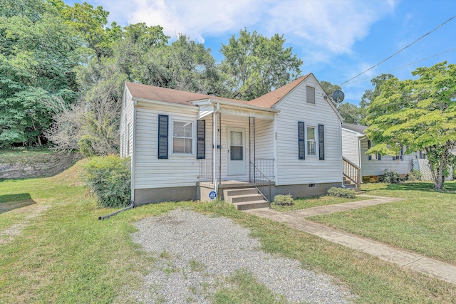 112 Harrison Ave NW, Roanoke, VA 24016 - bungalow featuring a front lawn and crawl space