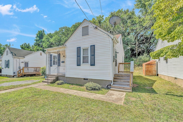 112 Harrison Ave NW, Roanoke, VA 24016 - bungalow-style home featuring crawl space and a front yard