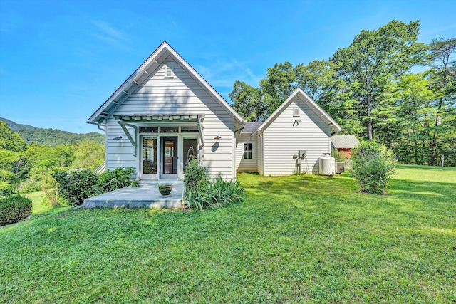 6820 Dawnwood Rd, Roanoke, VA 24018 - rear view of house with a lawn and a patio
