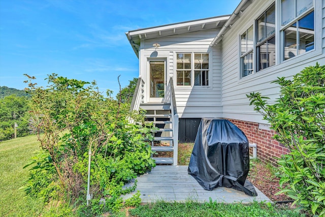 6820 Dawnwood Rd, Roanoke, VA 24018 - entrance to property featuring a wooden deck and crawl space