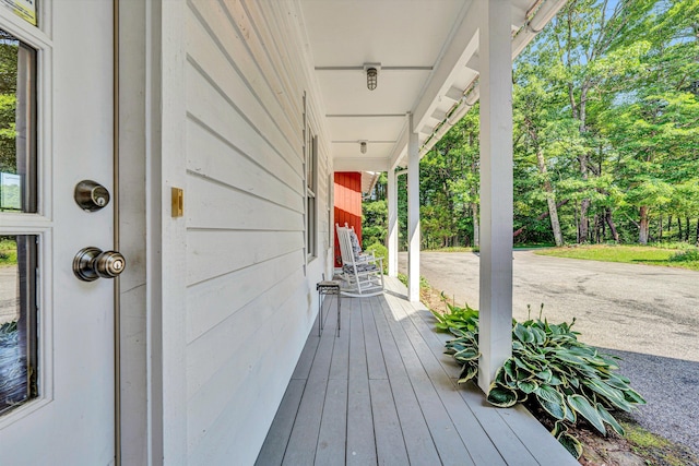 6820 Dawnwood Rd, Roanoke, VA 24018 - view of wooden porch