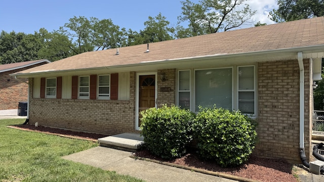 2315 Meadowbrook Rd NW, Roanoke, VA 24017 - ranch-style home with brick siding, roof with shingles, and a front yard